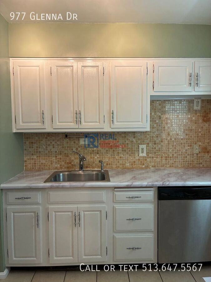 977 Glenna Dr - Photo 6 of 9