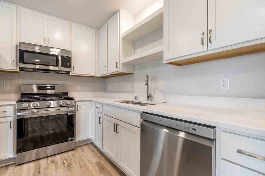 W219N16241 Primrose Ct #1 - Photo 6 of 8