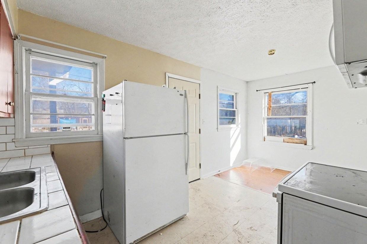 1036 N Estelle Ave - Photo 7 of 8
