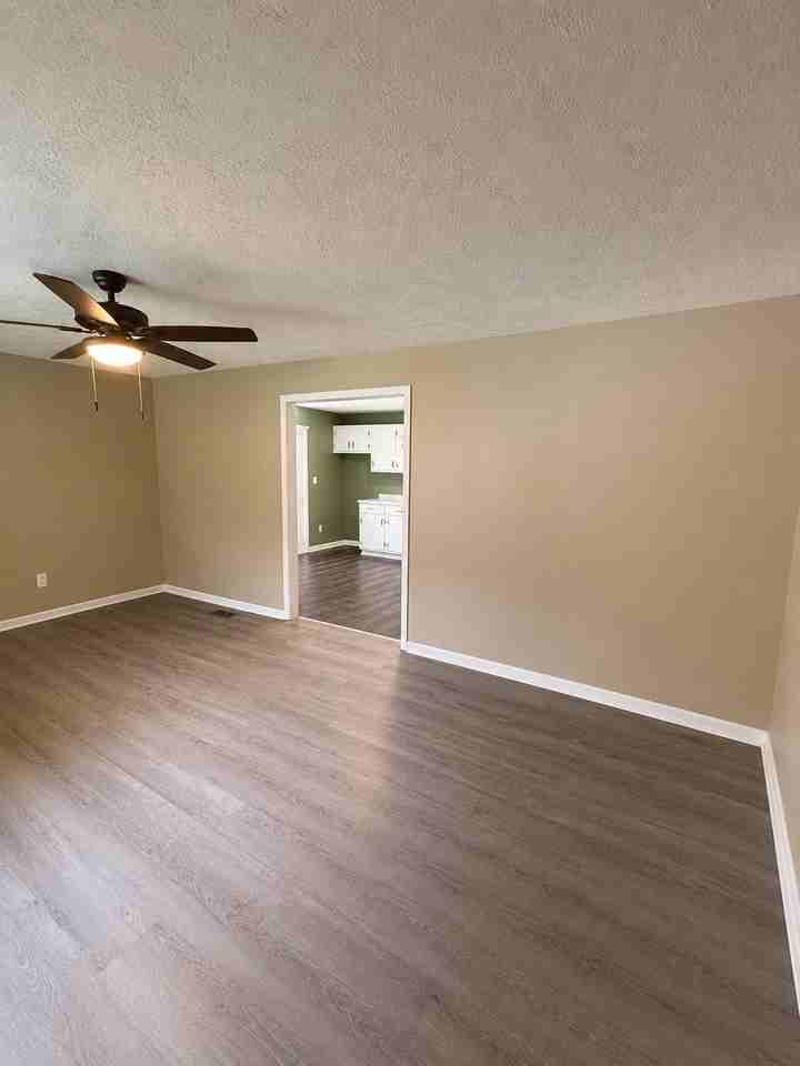 272 Loop Hollow Rd - Photo 4 of 13