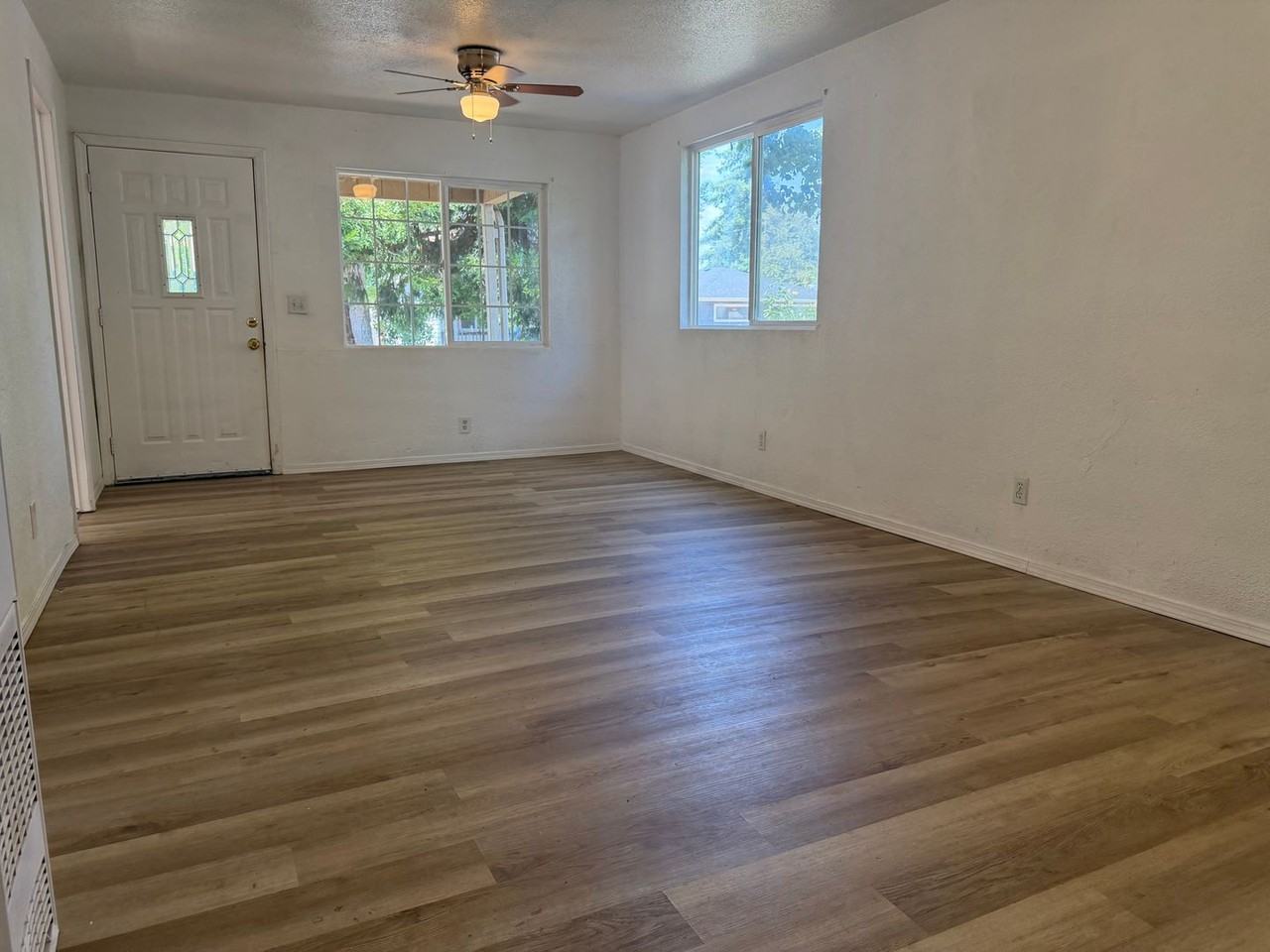 855 Se Flint St - Photo 2 of 15