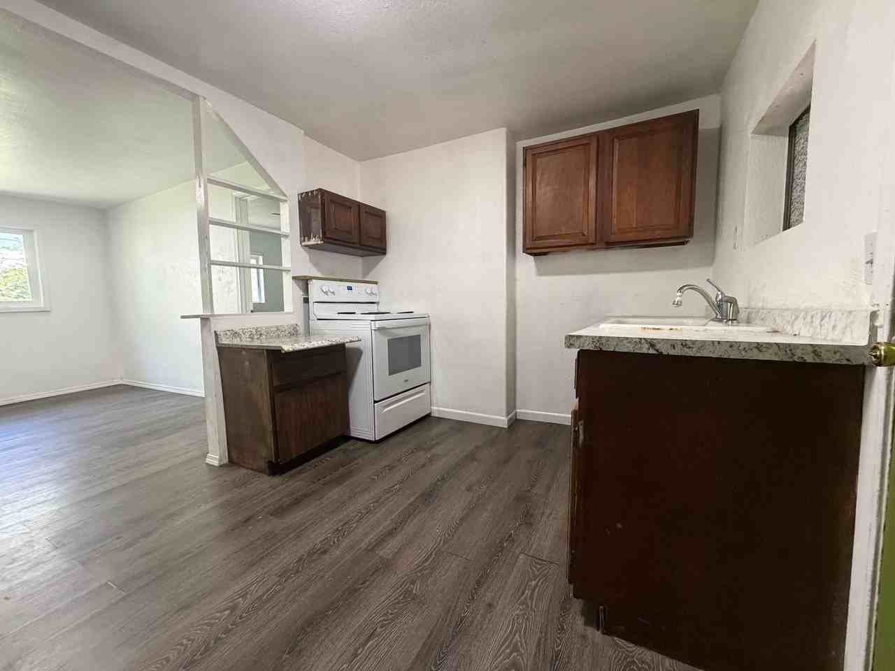 855 Se Flint St - Photo 4 of 15