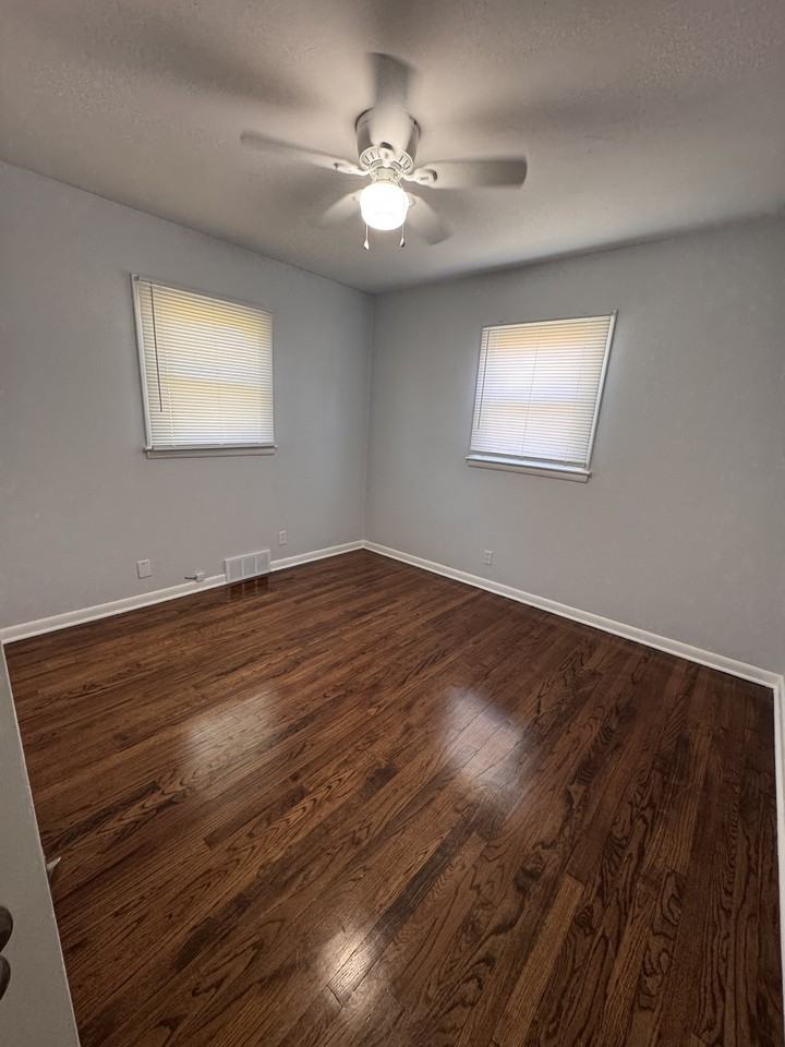 112 112 114 East Sheridan Street #114 - Photo 3 of 14