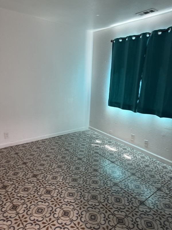231 S Montgomery St #2 - Photo 3 of 8