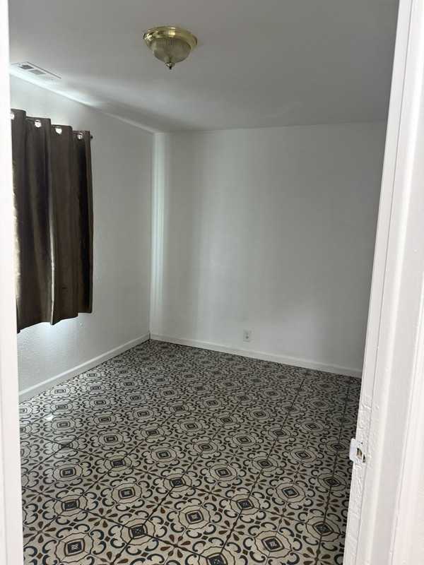 231 S Montgomery St #2 - Photo 6 of 8