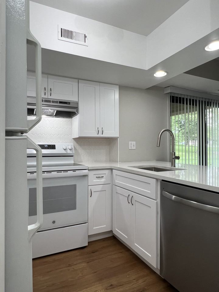 225 Briarcrest Dr #202 - Photo 5 of 17