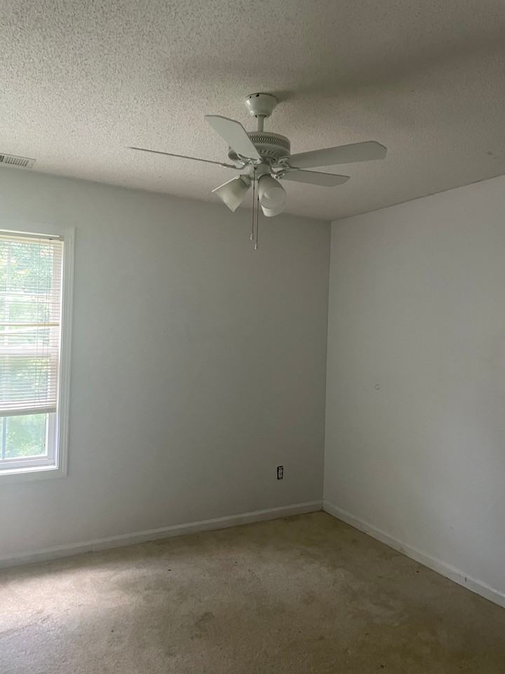 221 Omega Ct - Photo 6 of 8