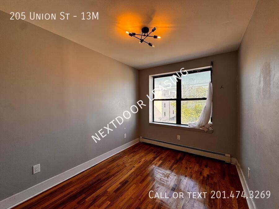 205 Union St #13M - Photo 4 of 4
