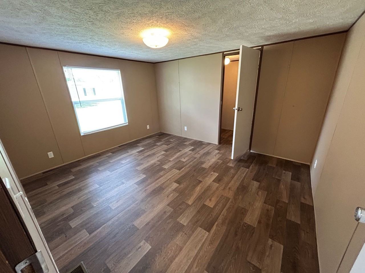 1501 Thomas Dr - Photo 3 of 9