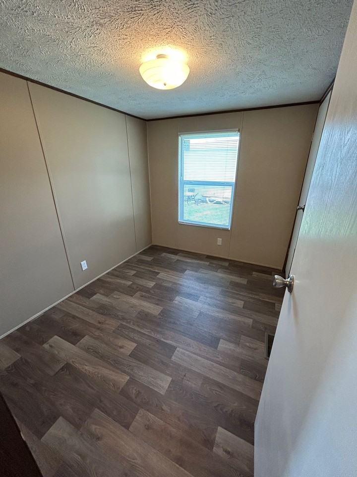 1501 Thomas Dr - Photo 7 of 9
