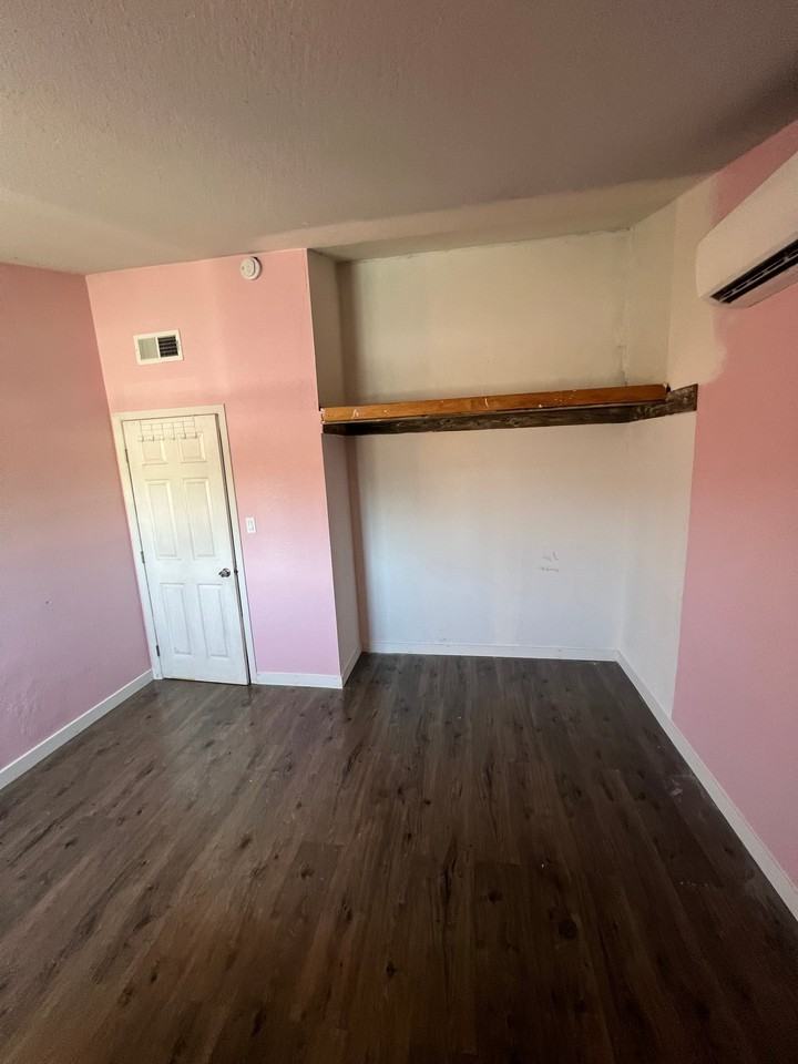 700 E Washington Ave - Photo 2 of 16