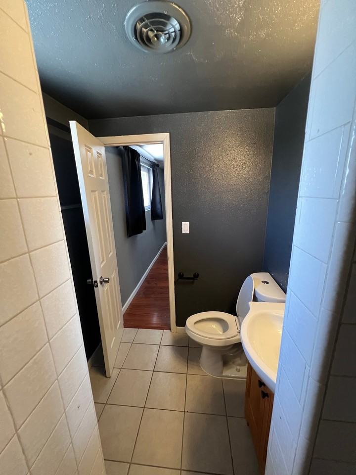 700 E Washington Ave - Photo 4 of 16