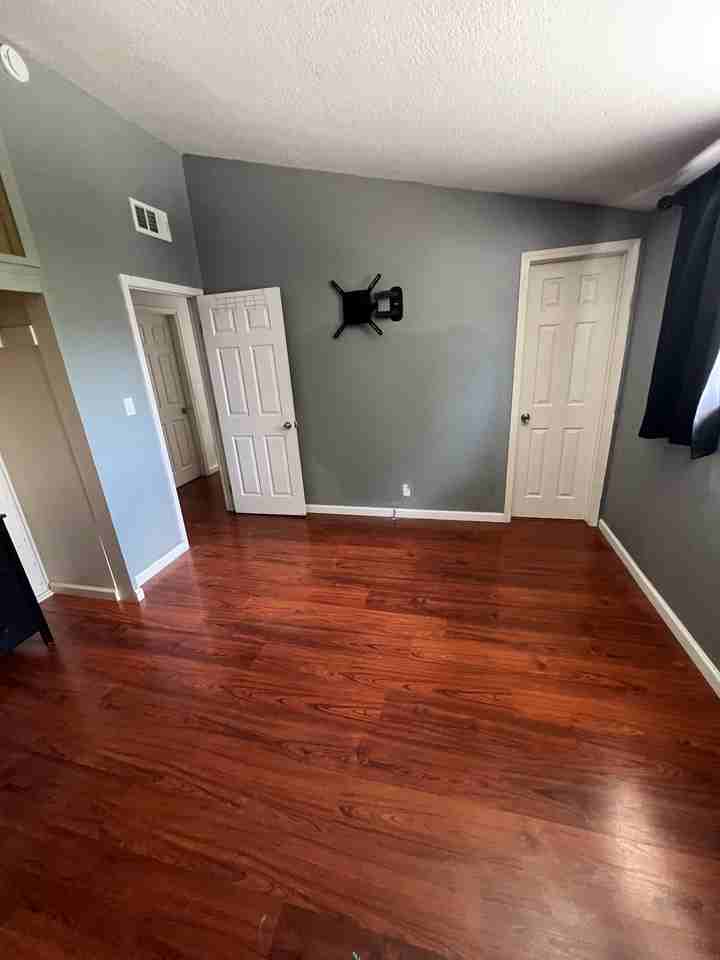 700 E Washington Ave - Photo 6 of 16
