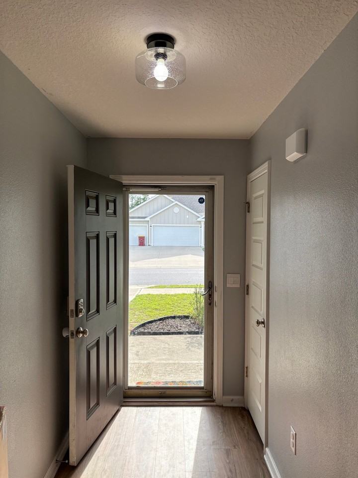 721 Quintana St - Photo 2 of 18