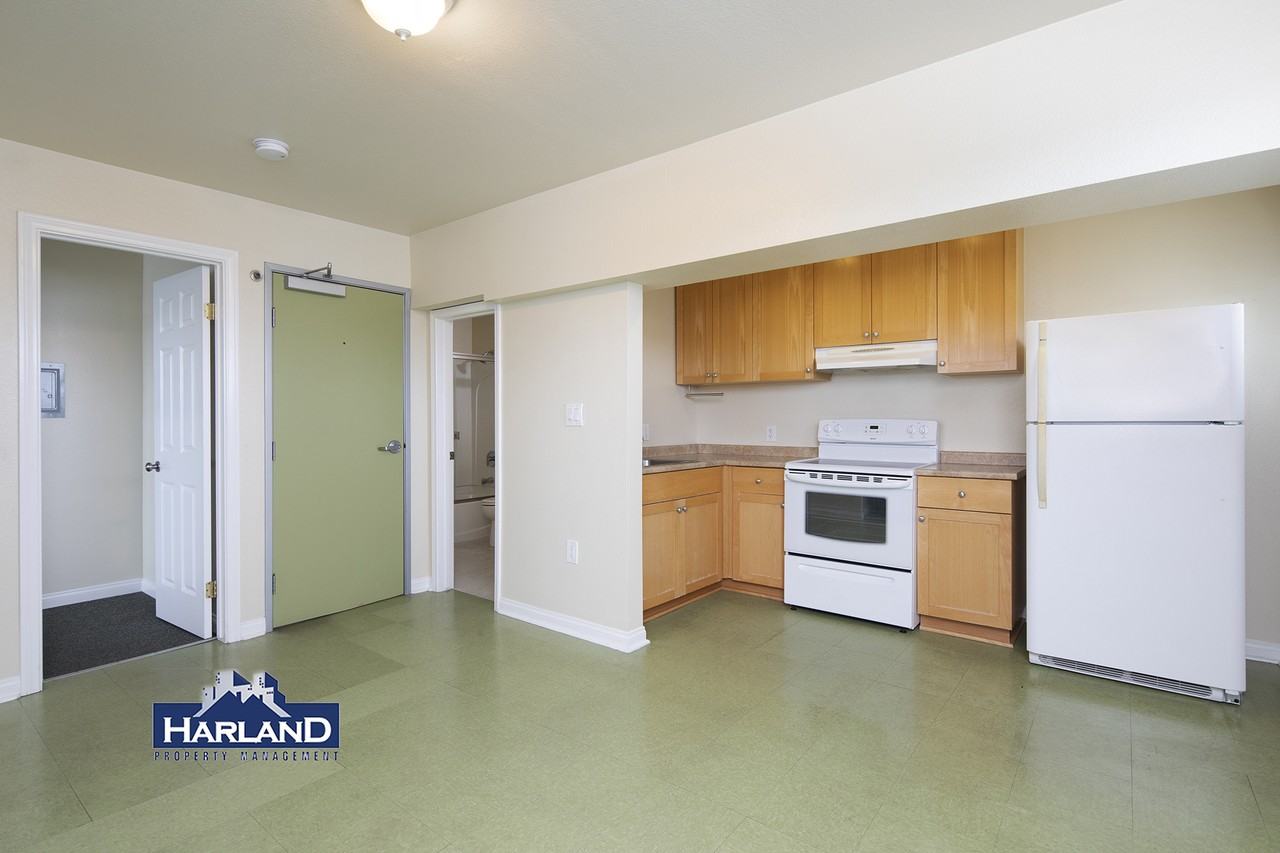 3047 University Ave Ste 303 - Photo 3 of 10