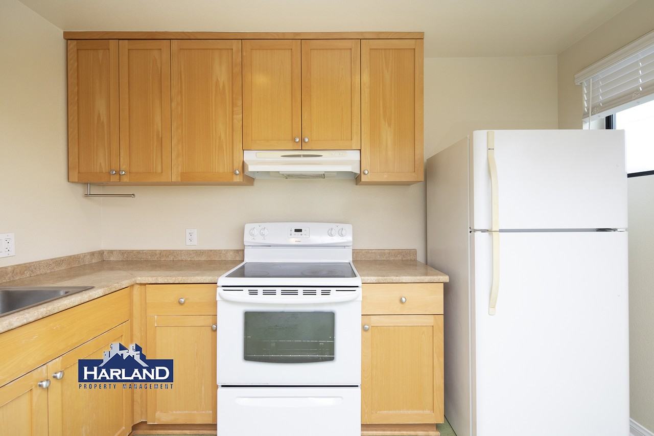 3047 University Ave Ste 303 - Photo 4 of 10