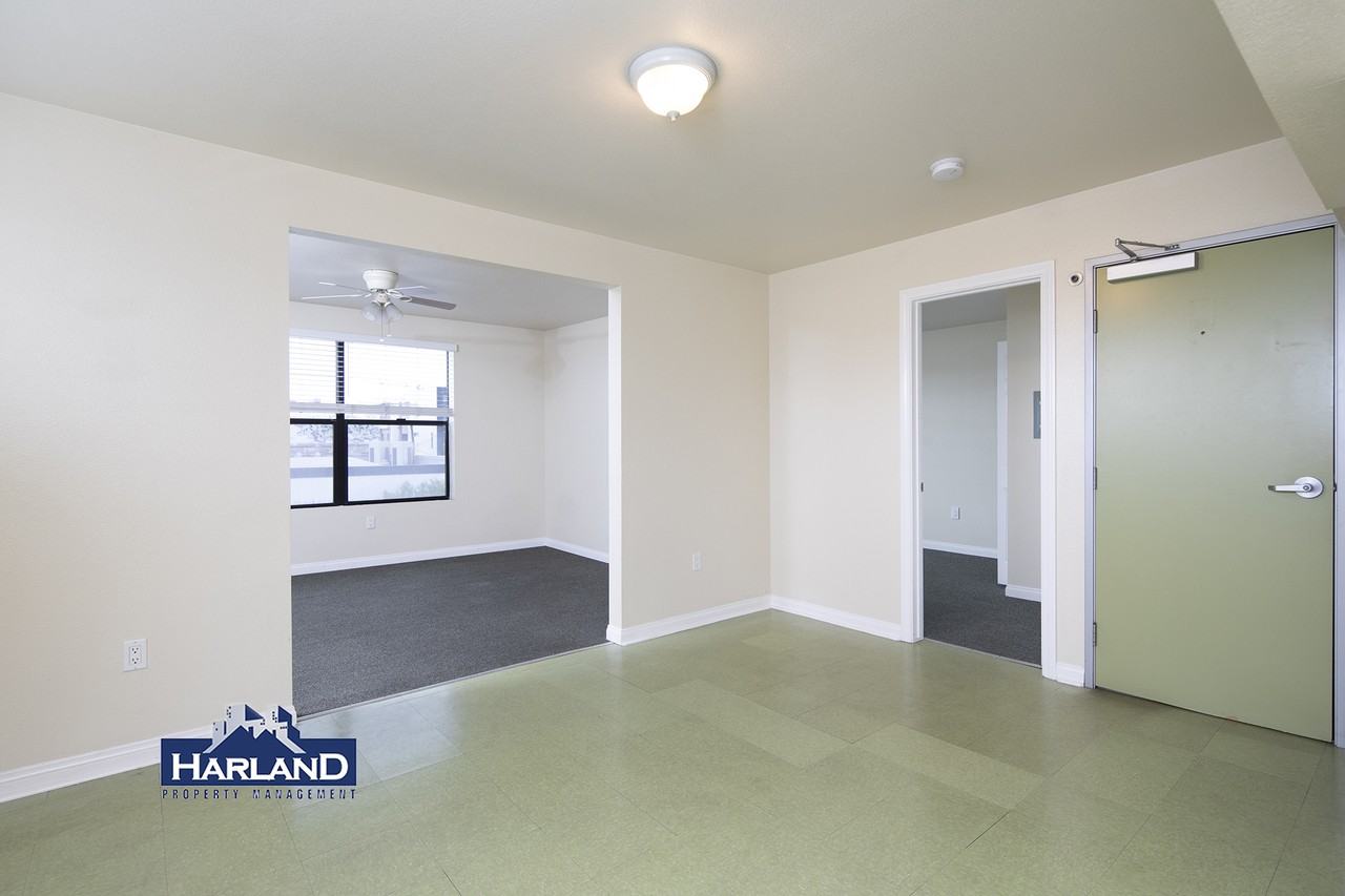 3047 University Ave Ste 303 - Photo 6 of 10