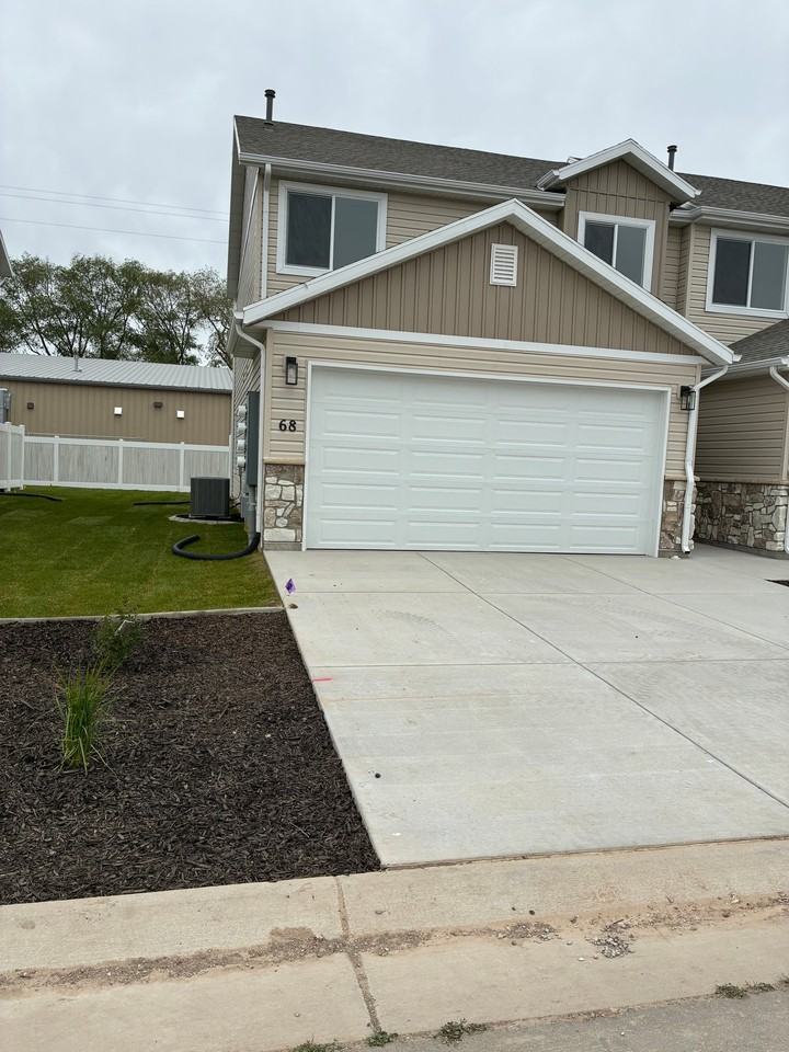 68 Cedar Ln