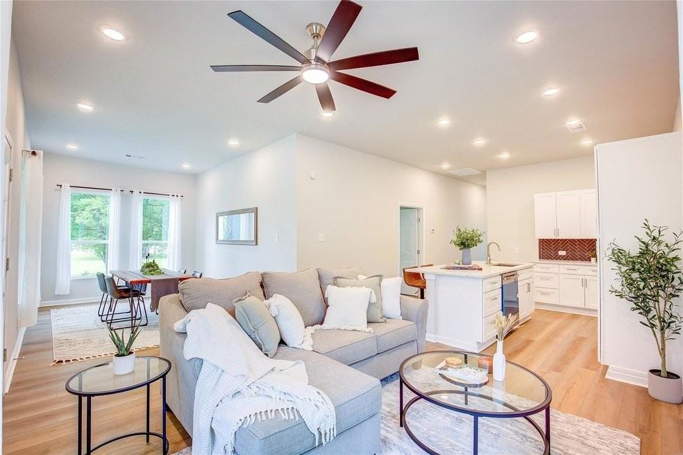 411 N Josephine St - Photo 5 of 13