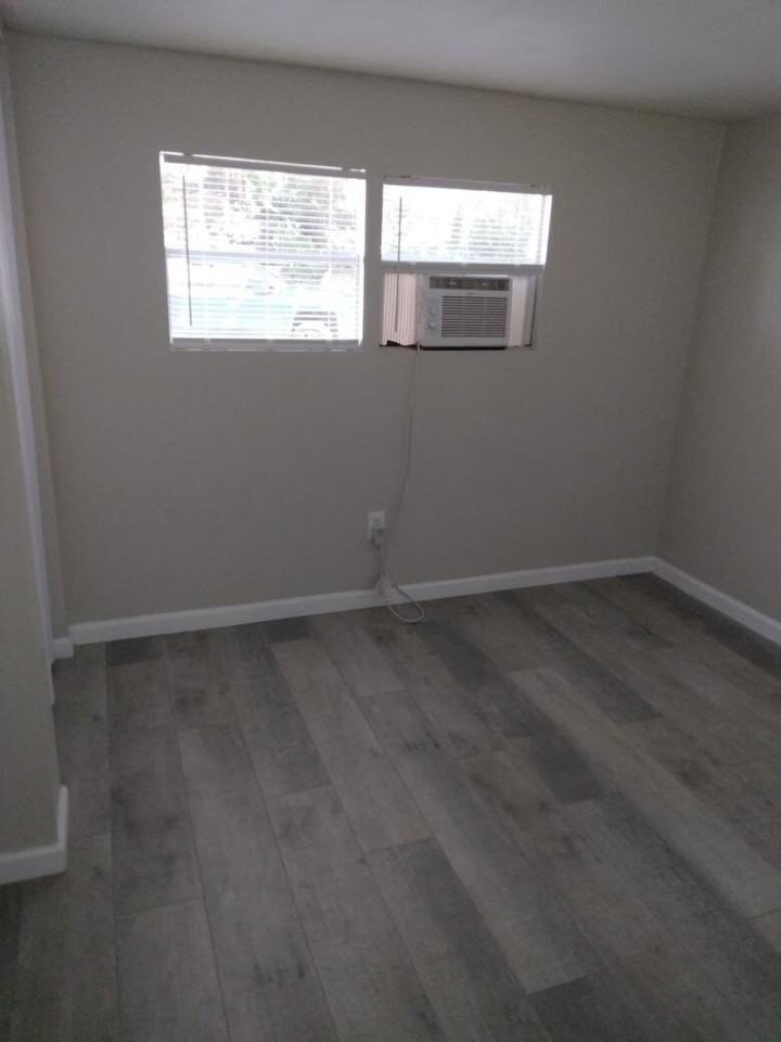 15101 N 15th St #7B - Photo 6 of 7