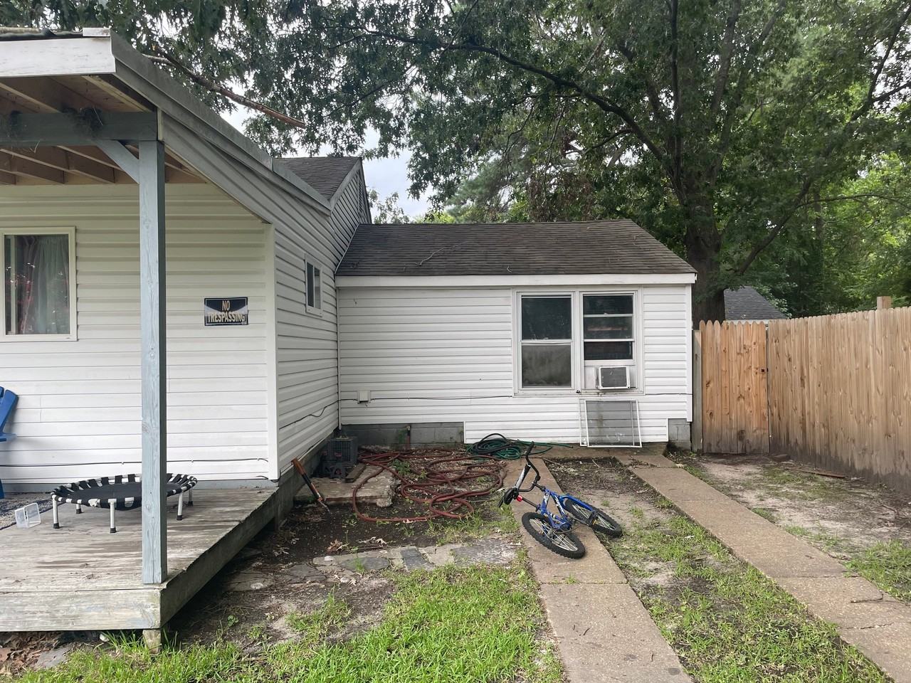 2611 Omar St - Photo 2 of 11