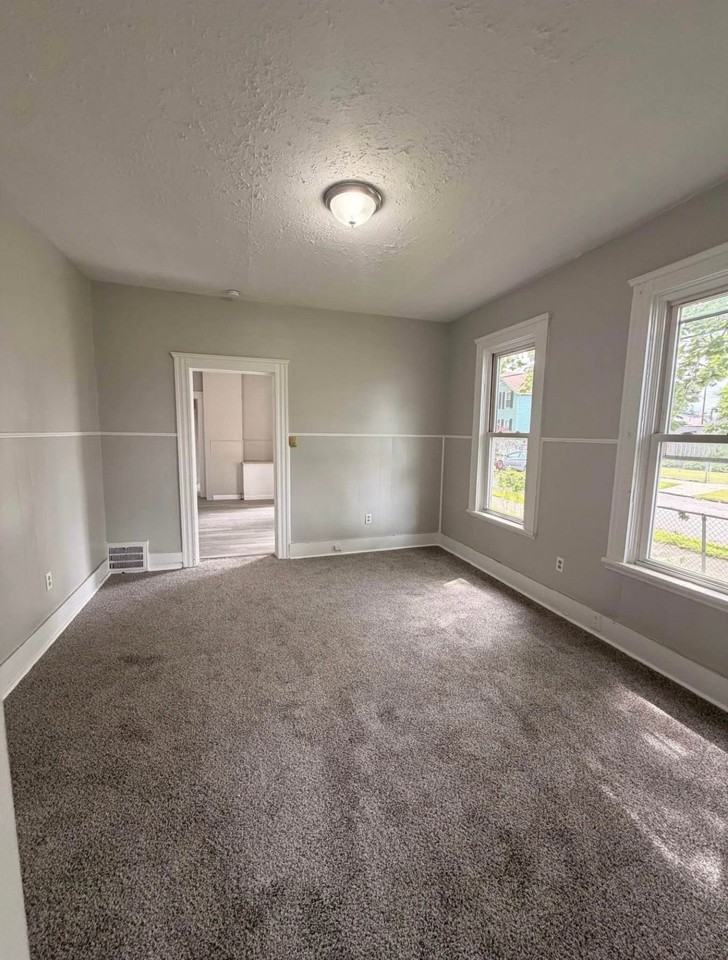5912 Prosser Ave - Photo 2 of 10