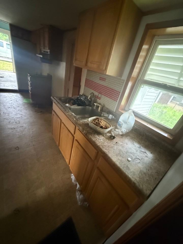 533 Higgins St - Photo 3 of 19