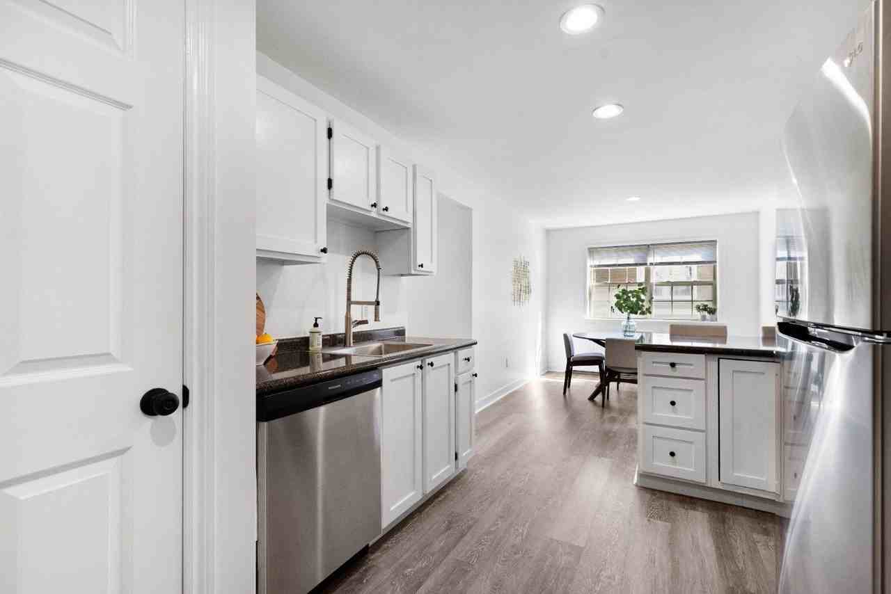 8 Carriage Lane Pl #21A - Photo 3 of 14