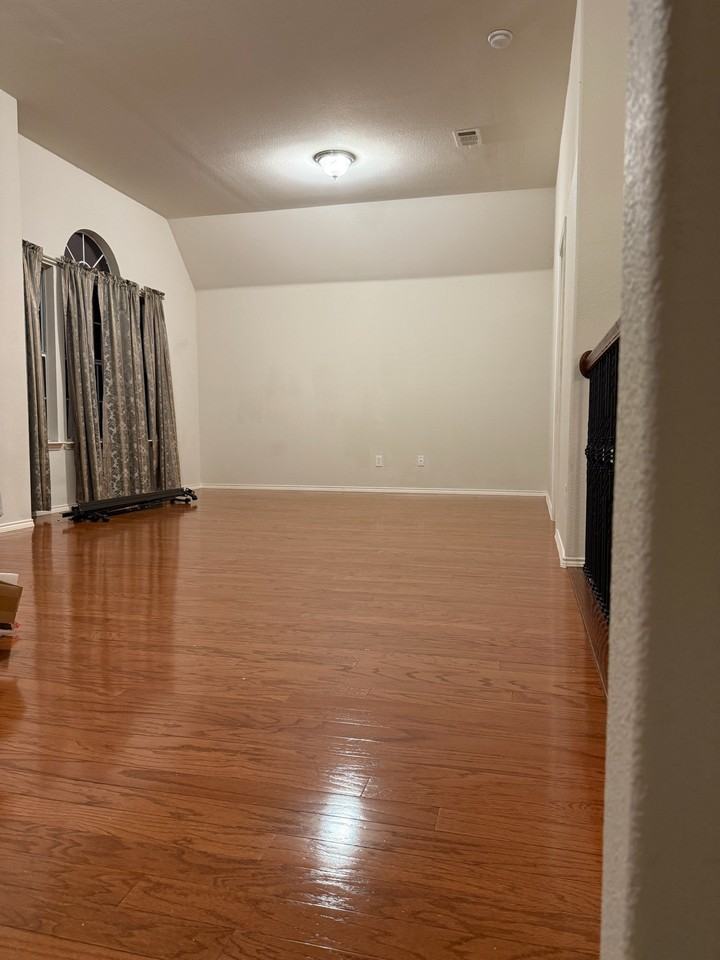 9100 Navarro St - Photo 2 of 4