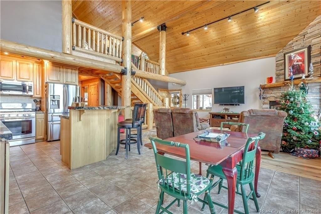 430 Parkview Dr - Photo 4 of 20