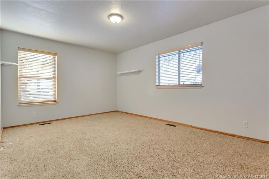 430 Parkview Dr - Photo 7 of 20