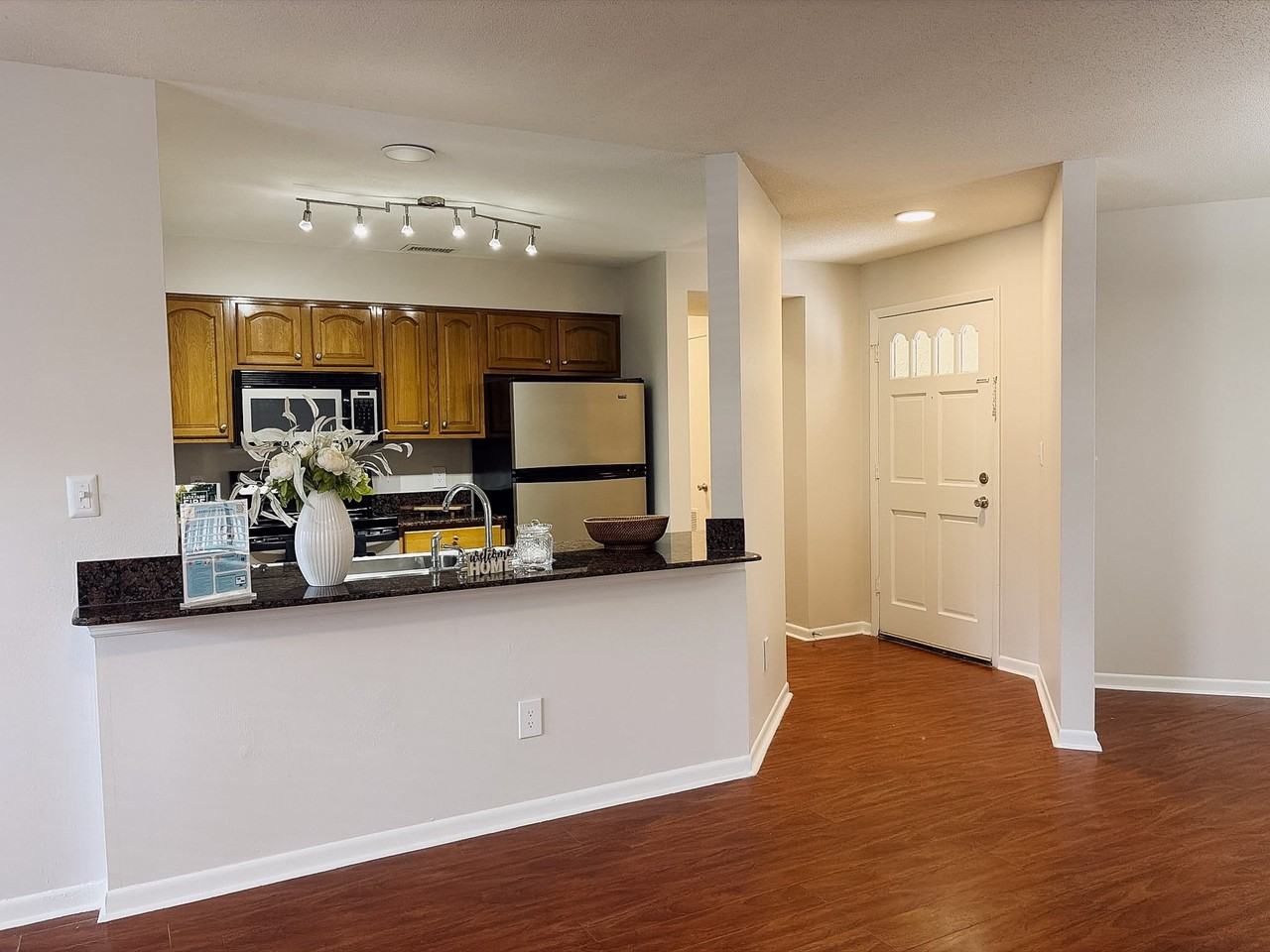 210 S Habana Ave #208B - Photo 4 of 20