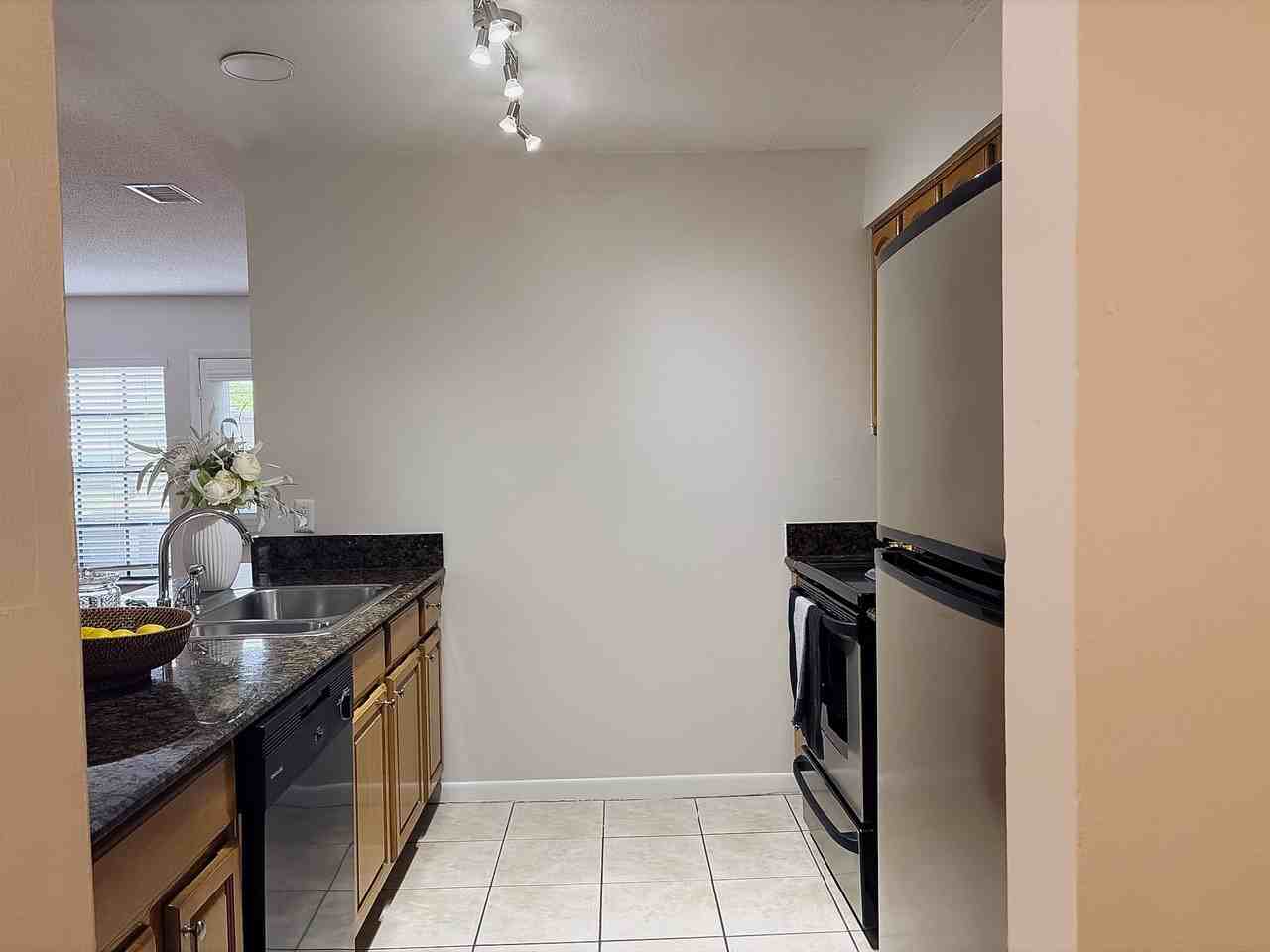 210 S Habana Ave #208B - Photo 5 of 20