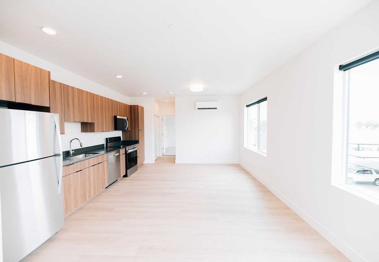 408 S Main St #1 - Photo 5 of 17