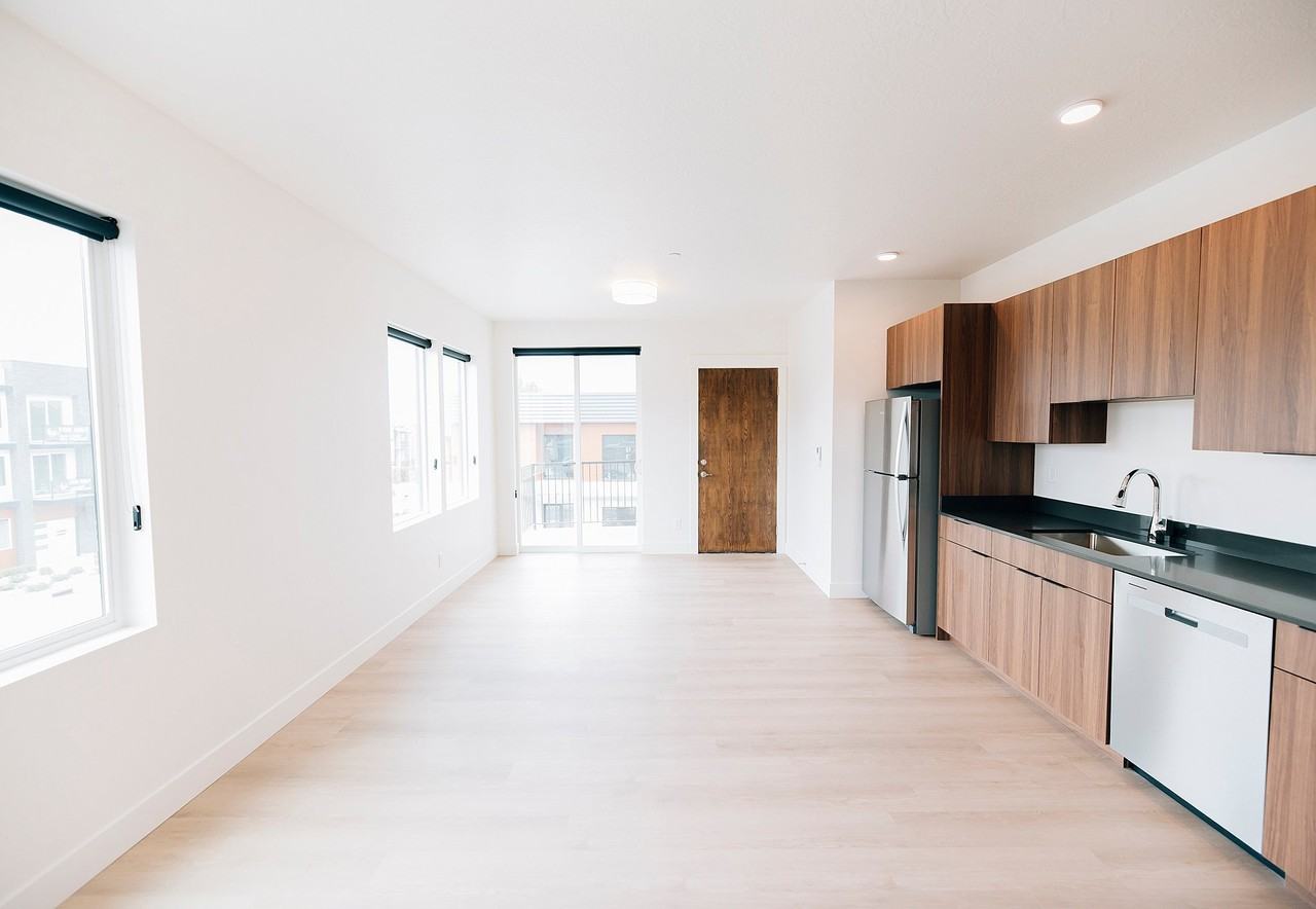 408 S Main St #1 - Photo 6 of 17