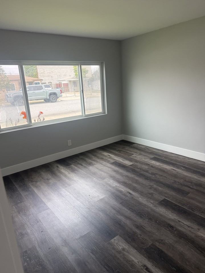 17912 S Harvard Blvd #1 - Photo 3 of 4