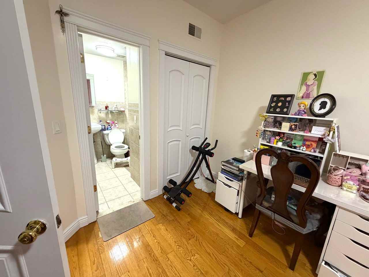 188 Bay 17th St - Photo 3 of 7