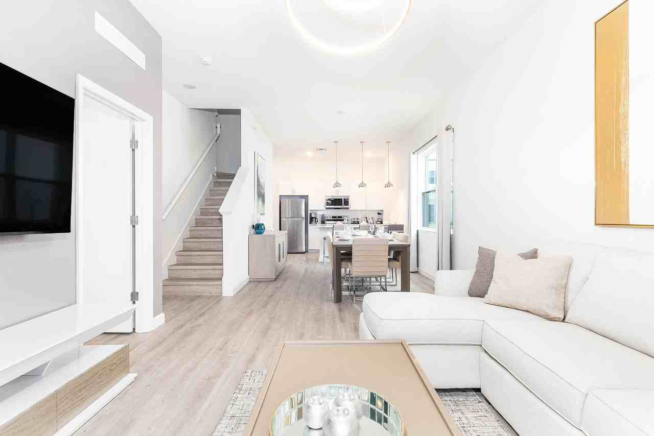 395 Famagusta Dr - Photo 4 of 20