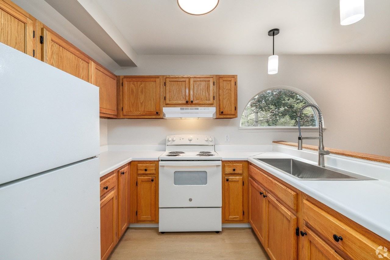 2 Meadowbrook Cir #105 - Photo 3 of 15