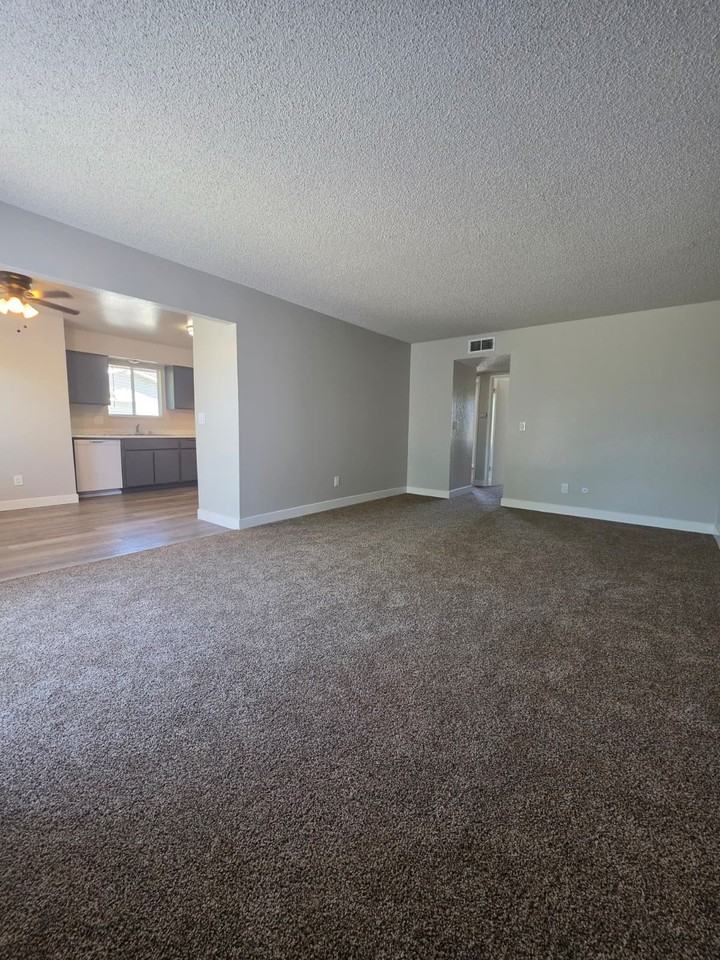 4264 N Bengston Ave #207