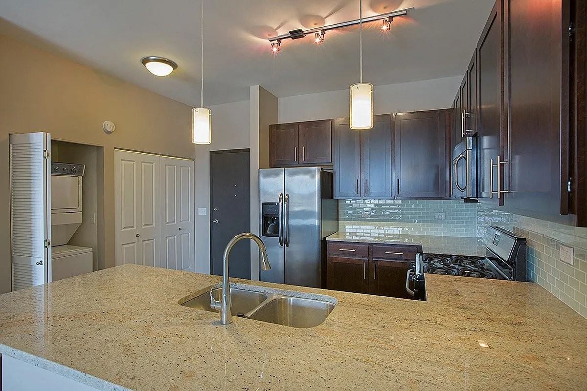 2310 S Michigan Ave - Photo 2 of 13