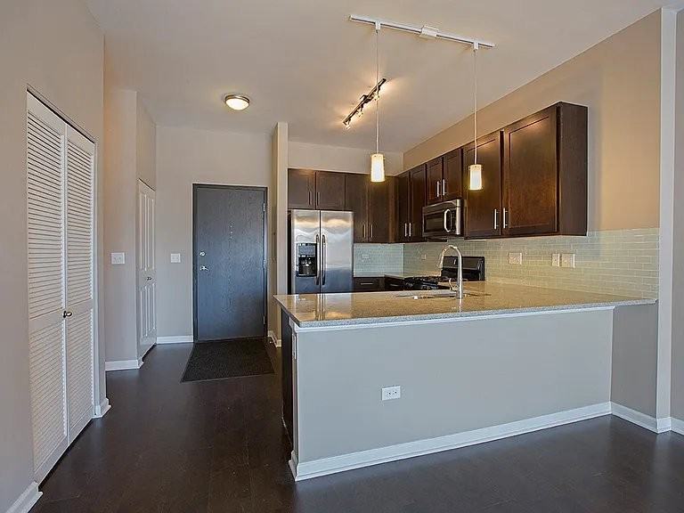 2310 S Michigan Ave - Photo 4 of 13