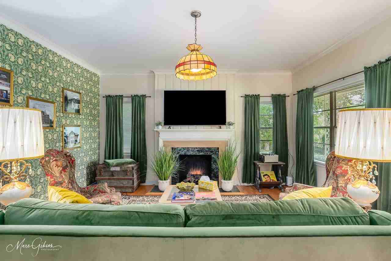 951 Sheridan Ave - Photo 3 of 20