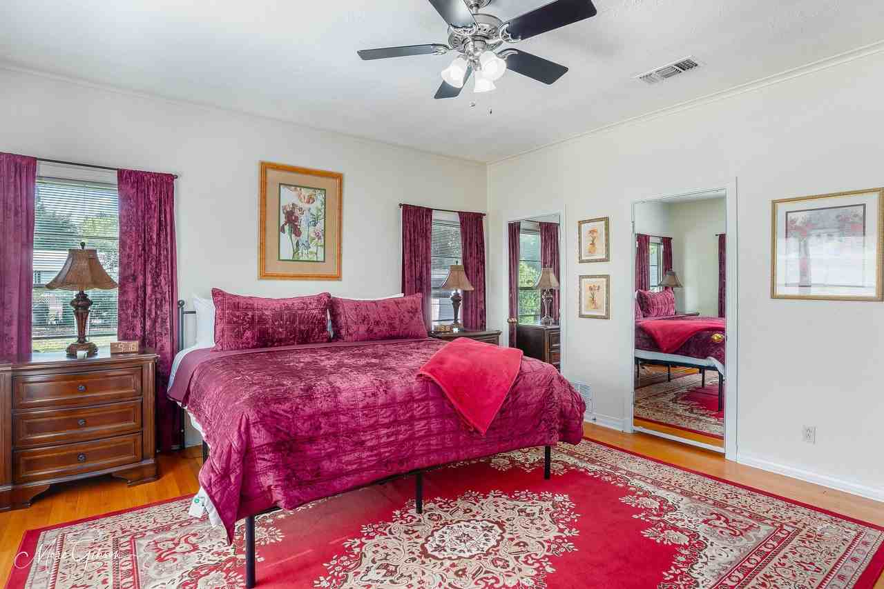 951 Sheridan Ave - Photo 5 of 20