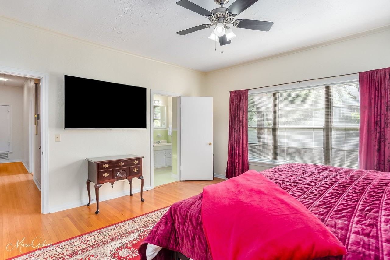 951 Sheridan Ave - Photo 6 of 20