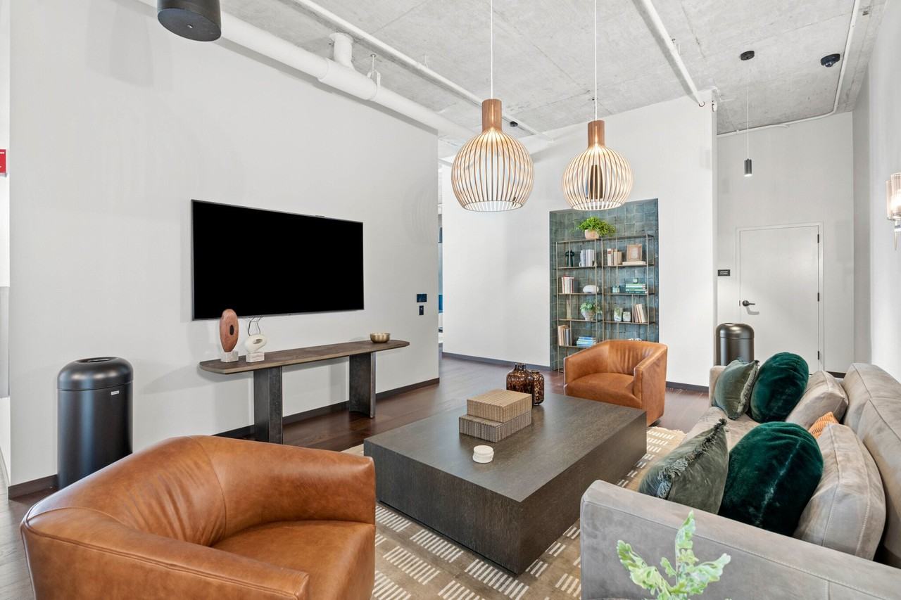 164 N Ashland Ave #C - Photo 3 of 12