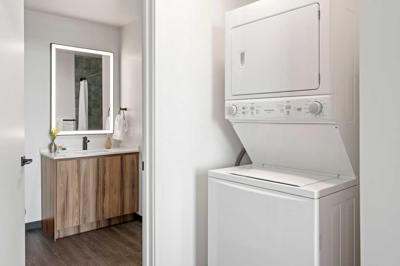 164 N Ashland Ave #C - Photo 7 of 12