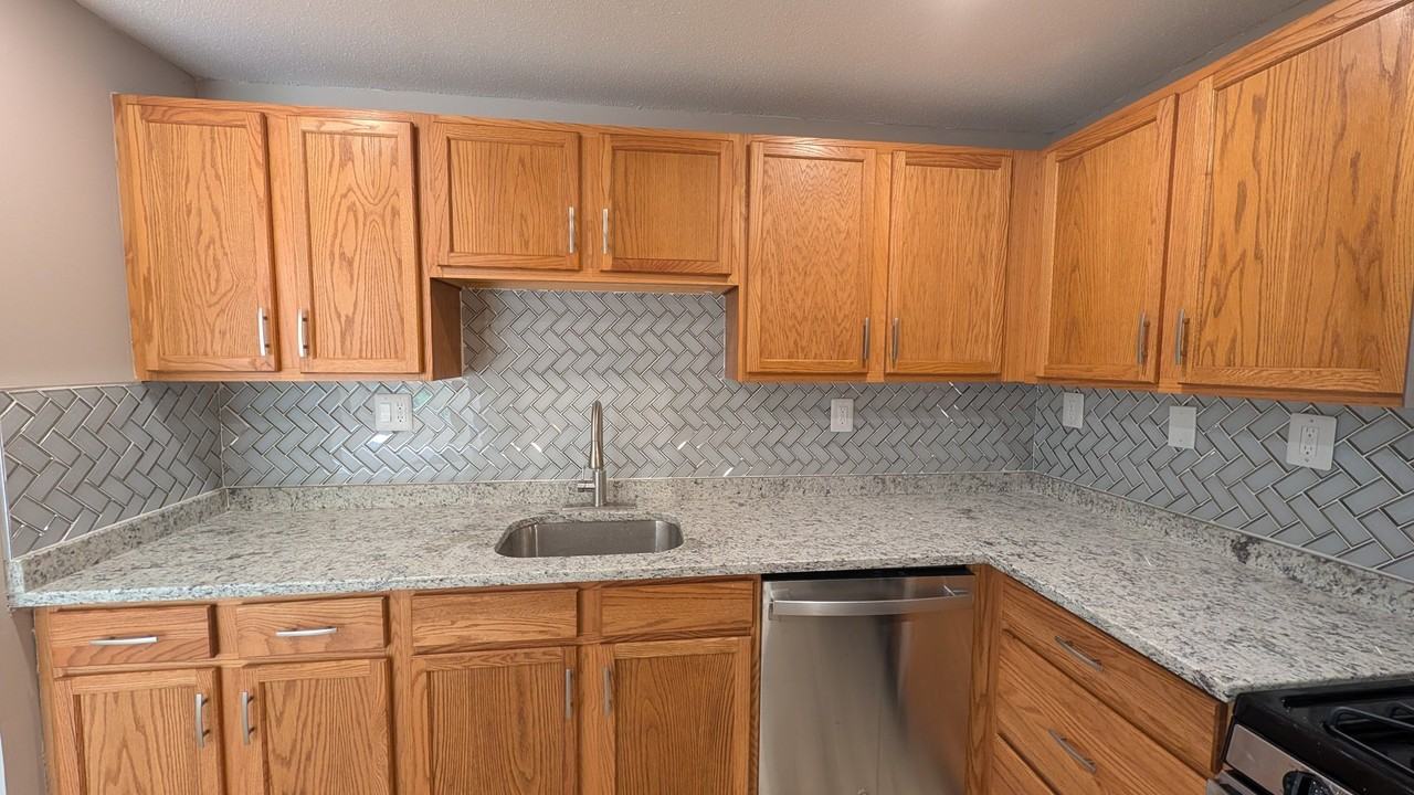 48 Avonwood Rd - Photo 2 of 17