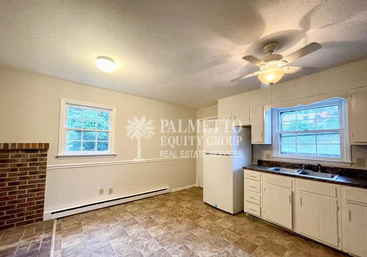 3615 Irwin St - Photo 4 of 12
