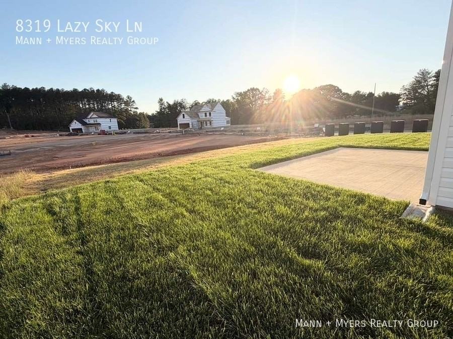 8319 Lazy Sky Ln - Photo 5 of 29